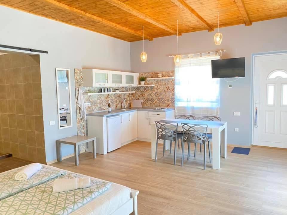 Julia Apartman Pacir Exterior foto